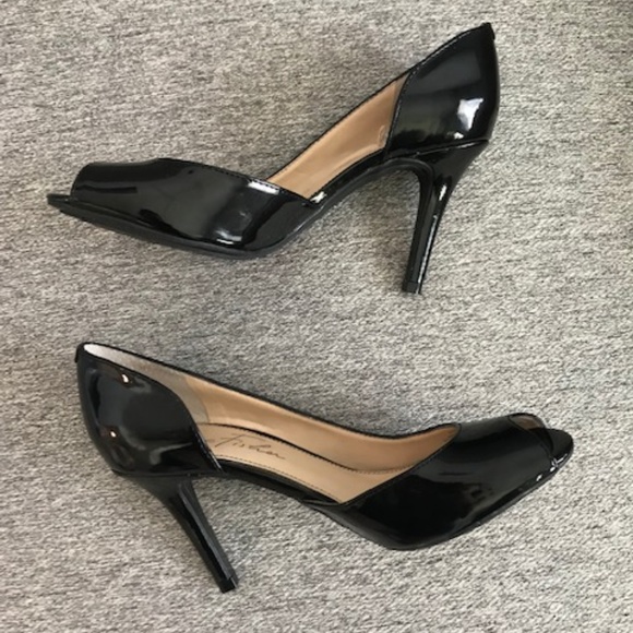 Marc Fisher Black Classic Heels Size 5 - Picture 1 of 7